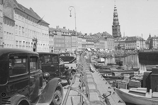Biler parkeret ud fra Nybrogade 26 ca 1935