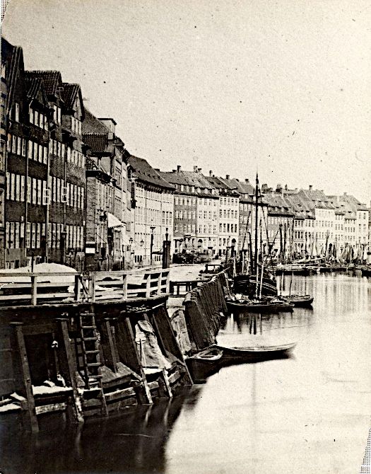 Kanalen ud for Frederiksholms Kanal, - set ned ad Nybrogade ca år 1866